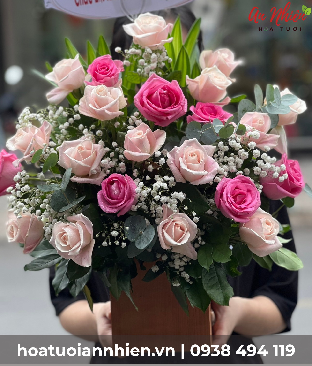 Giỏ hoa t&ocirc;ng trắng - pastel