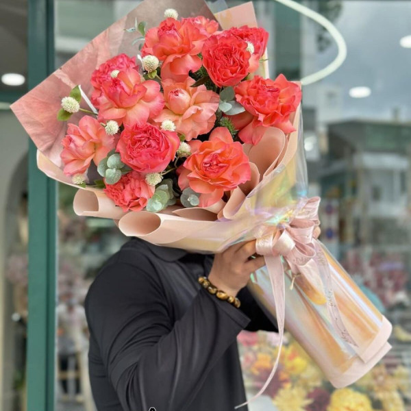 Vẻ đẹp rực rỡ của bó Hoa hồng Hoả Diệm trong nghệ thuật hoa