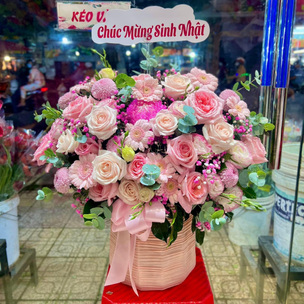 Review các loại giỏ hoa văn phòng phổ biến hiện nay