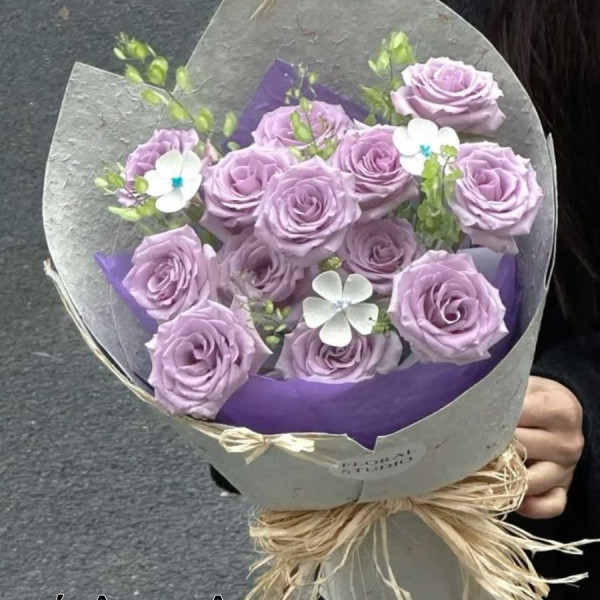 Bó hoa màu tím thủy chung gửi gắm lời yêu thương