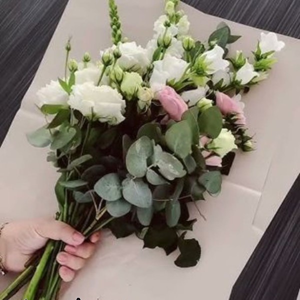 Hướng dẫn 3 bước cách bó hoa xéo gốc đơn giản tại nhà