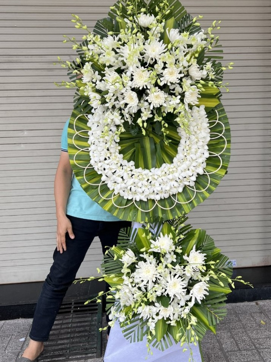 Vòng Hoa Tang Lời Tiễn Thầm Lặng