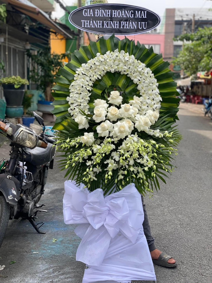 Vòng Hoa Tang Nhẹ Nhàng Ra Đi