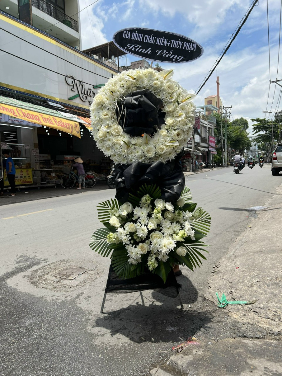 Vòng Hoa Tang Về Nơi Thanh Thản