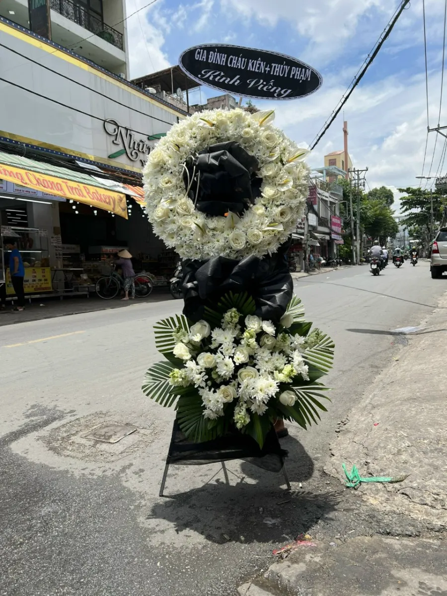 Vòng Hoa Tang Về Nơi Thanh Thản