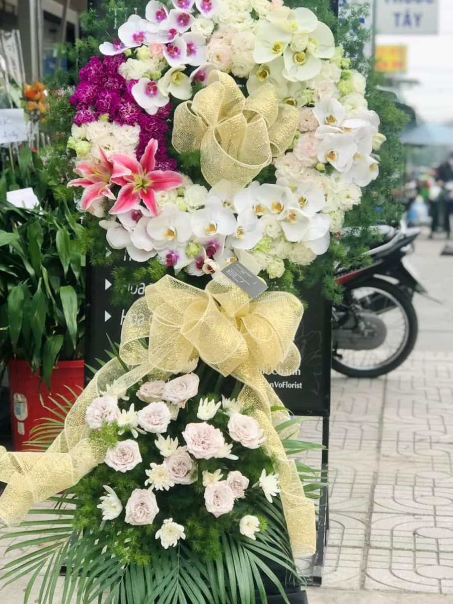 Vòng Hoa Tang Thoáng Gió Về