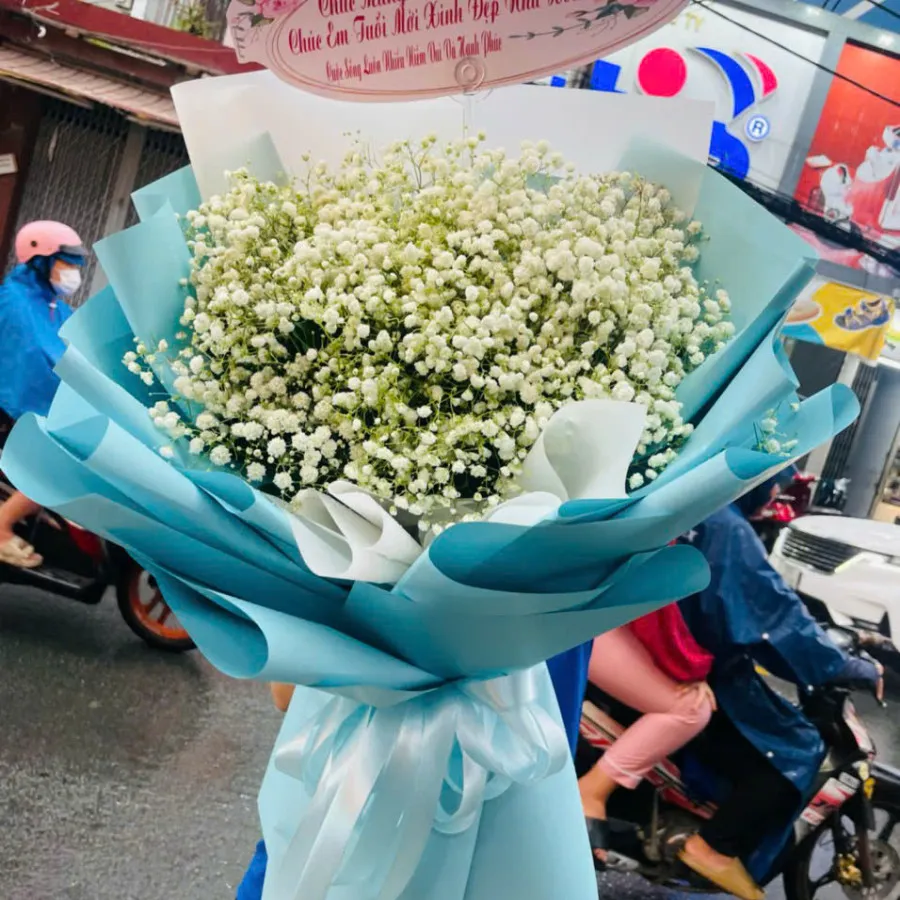 Bó Hoa Baby trắng giấy xanh