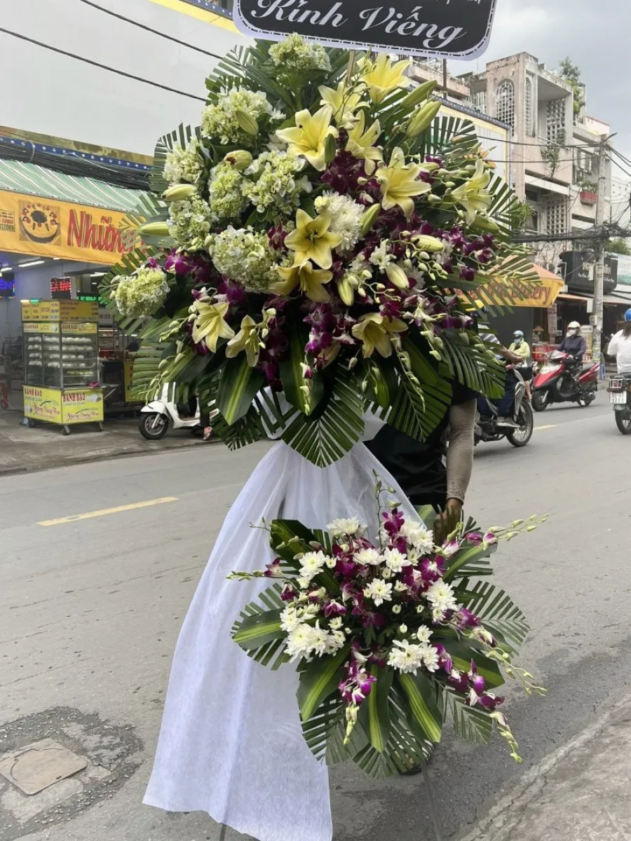 Kệ Hoa Tang Kính Dâng