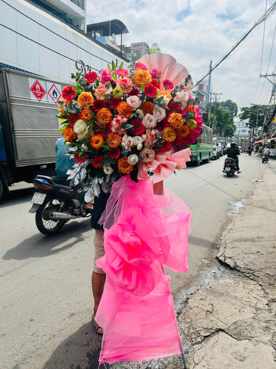 Kệ Hoa Khai Trương Thăng Hoa
