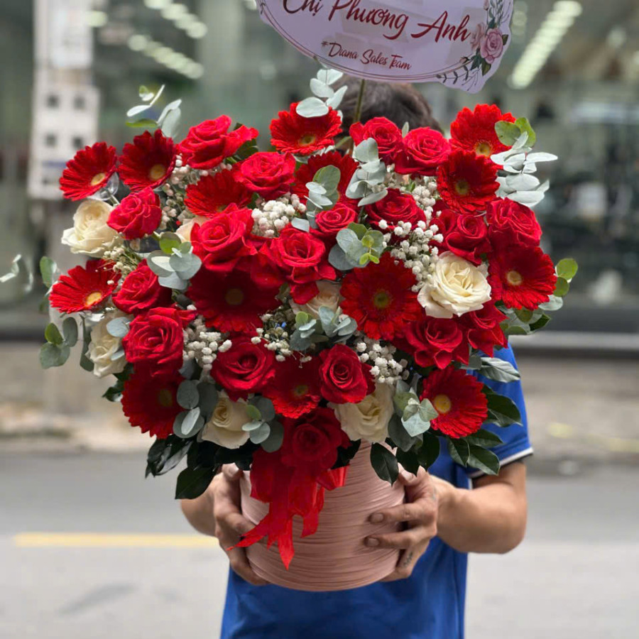 Giỏ hoa hồng đỏ đồng tiền đỏ đẹp