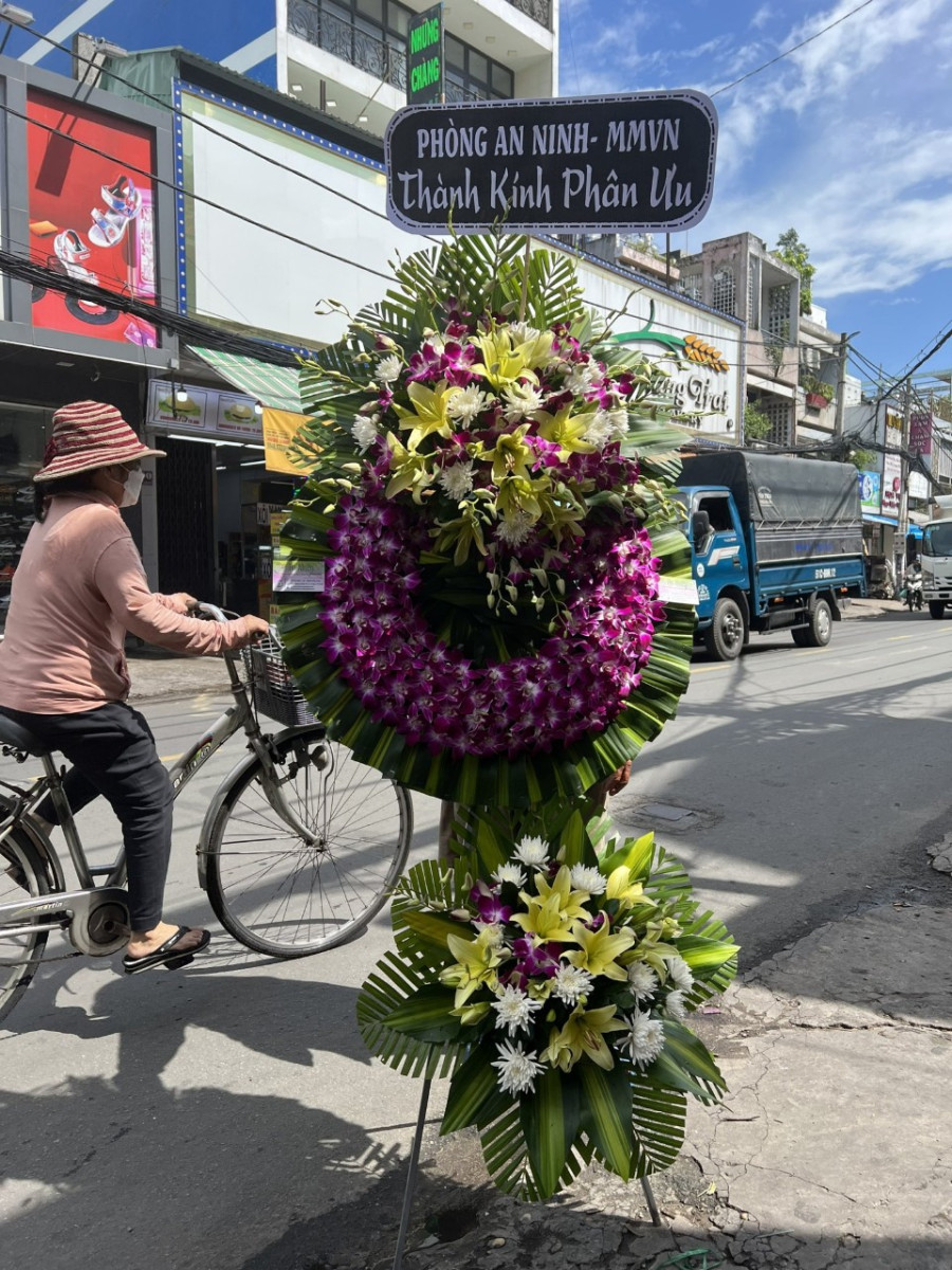 Vòng Hoa Tang Dáng Hình Xa Khuất