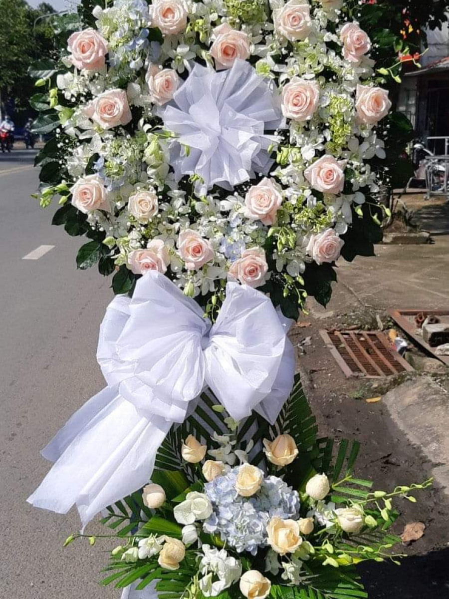 Vòng Hoa Tang Về Cõi Thiêng Liêng