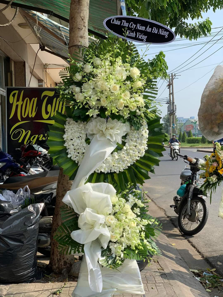 Vòng Hoa Tang Hồi Âm Lặng Lẽ