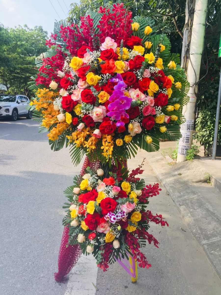 Kệ Hoa Khai Trương Thăng Tiến