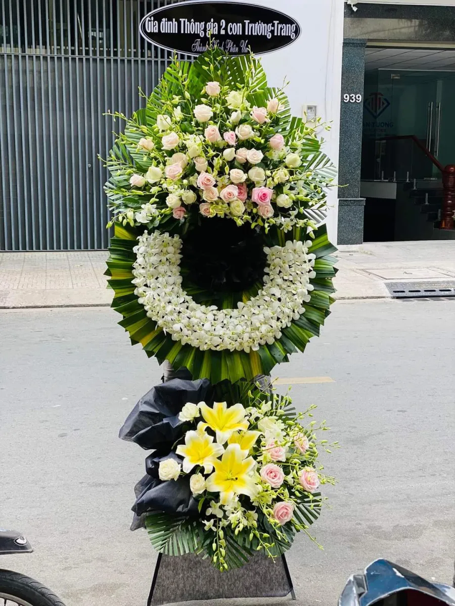 Vòng Hoa Tang Giọt Lệ Khuất Mờ