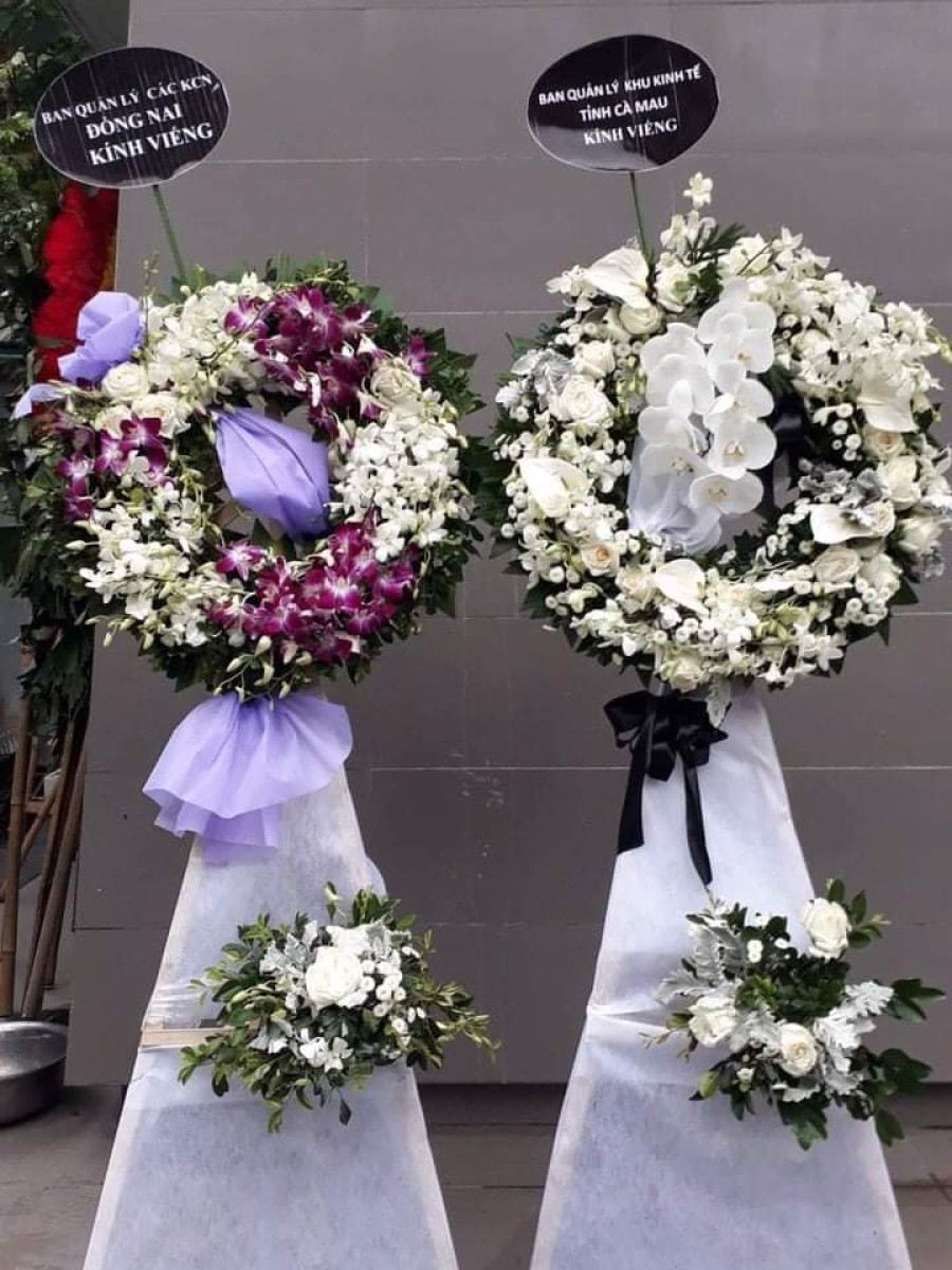 Vòng Hoa Tang Lời Chào Tạm Biệt