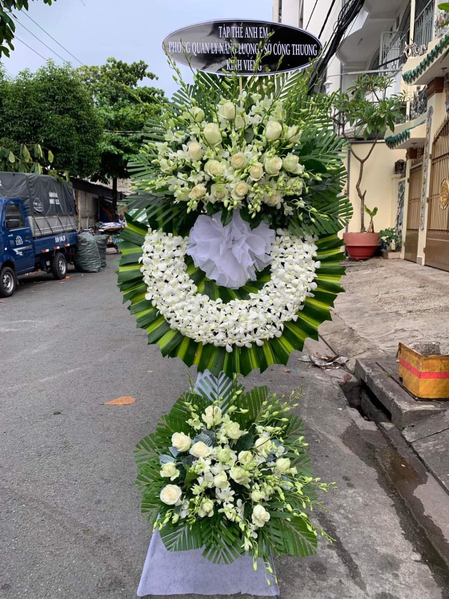 Vòng Hoa Tang Mãi Xa Khuất