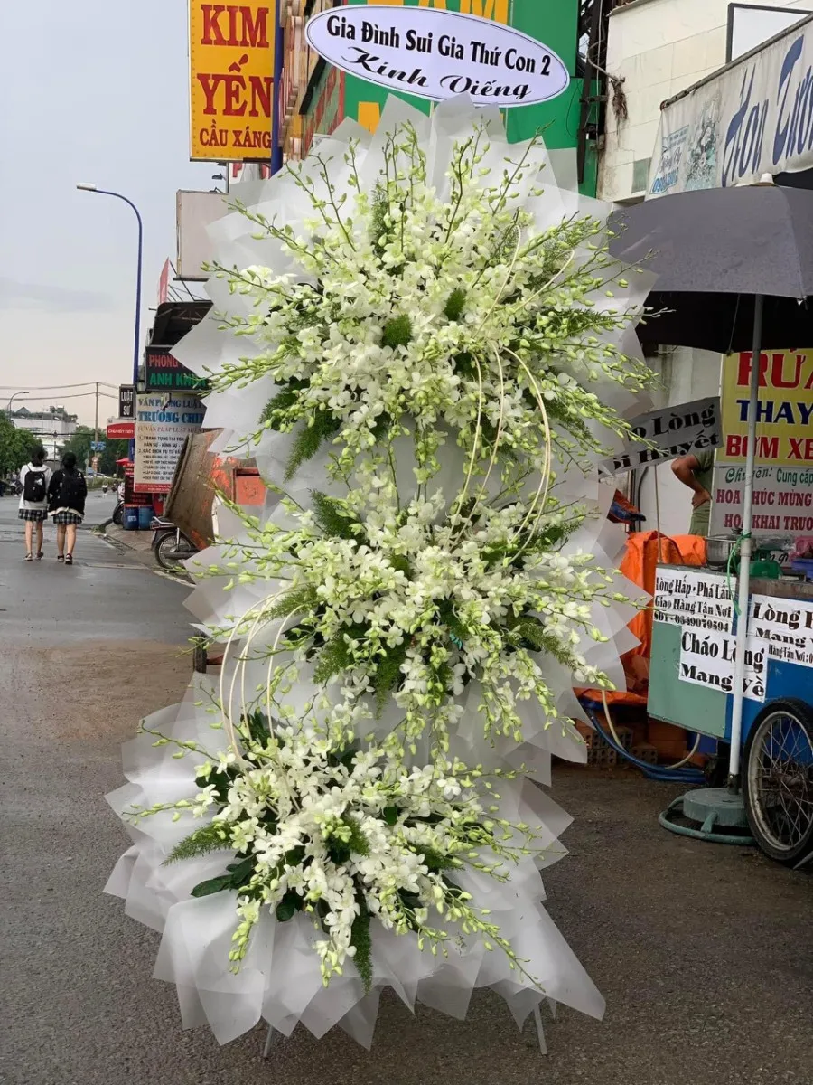 Lẵng Hoa Về Nơi Cuối Đường