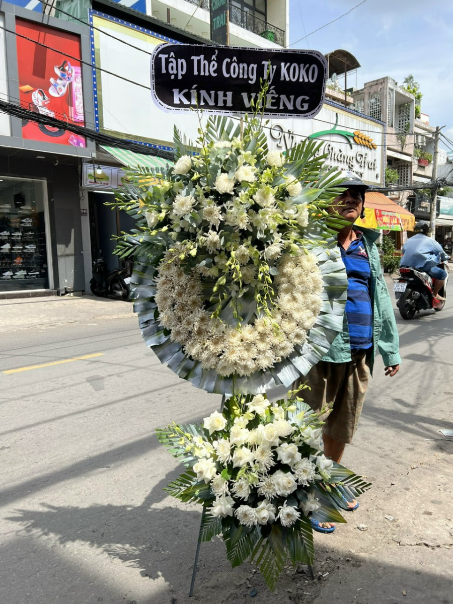 Vòng Hoa Tang Tựa Nắng Chiều Tà