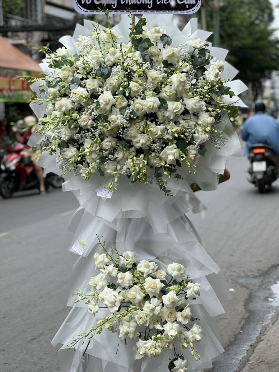 Lẵng Hoa Nỗi Nhớ Khôn Nguôi