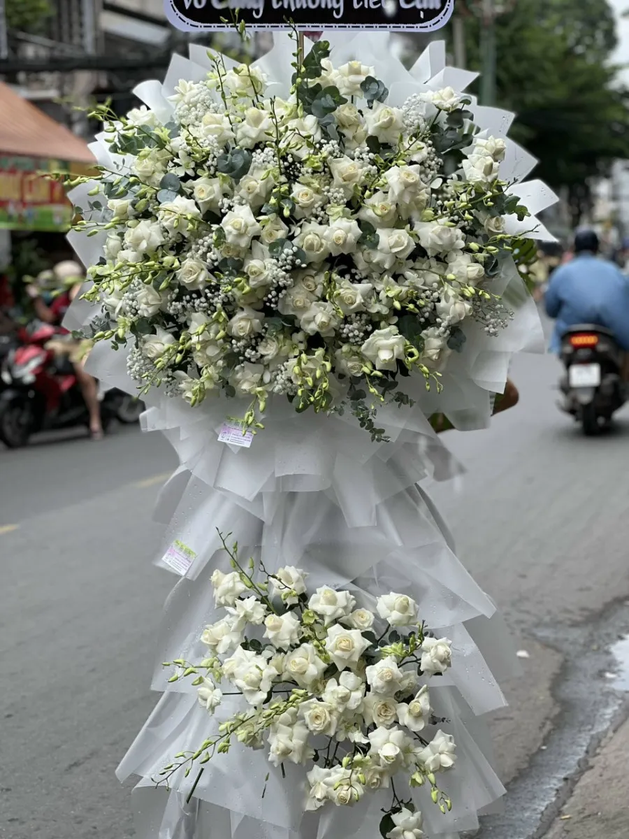 Lẵng Hoa Nỗi Nhớ Khôn Nguôi