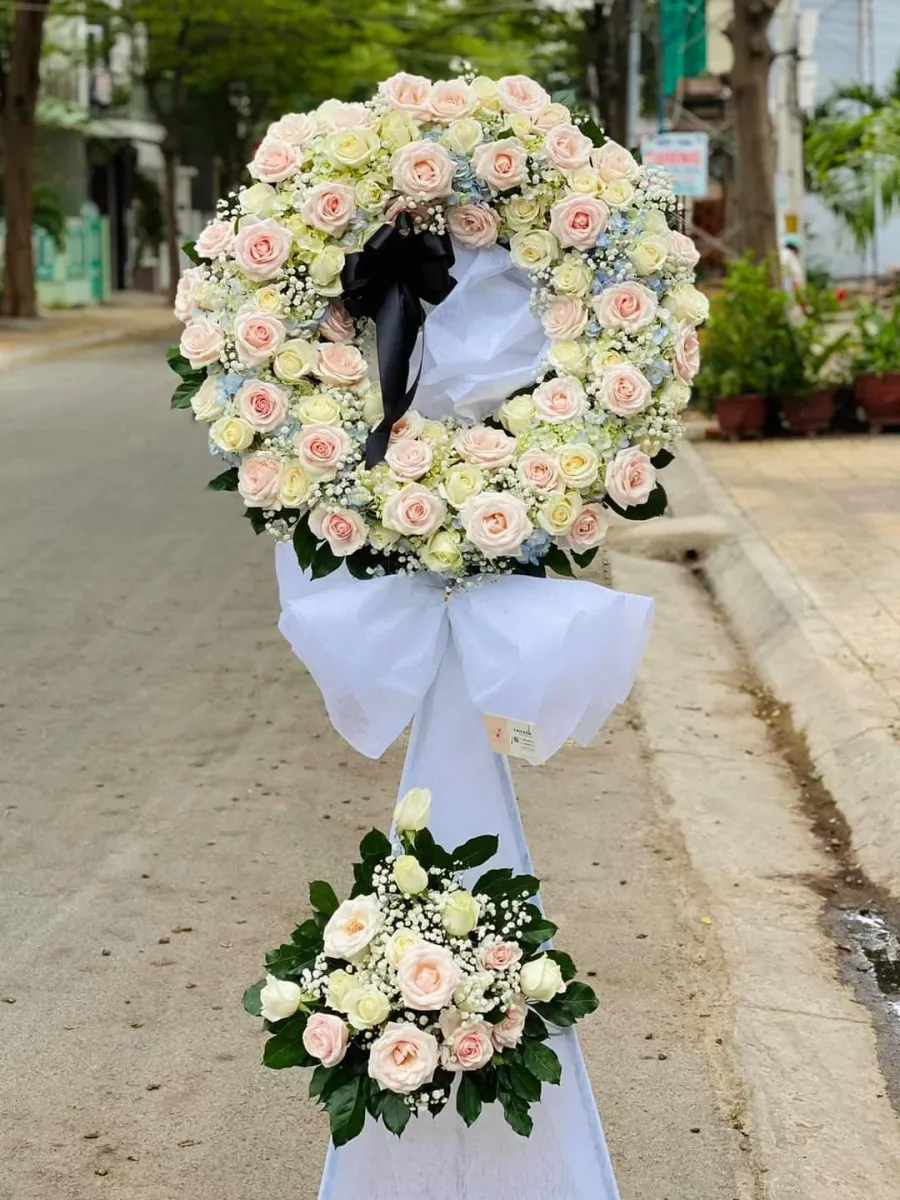 Vòng Hoa Tang Ánh Nắng Xa Mờ