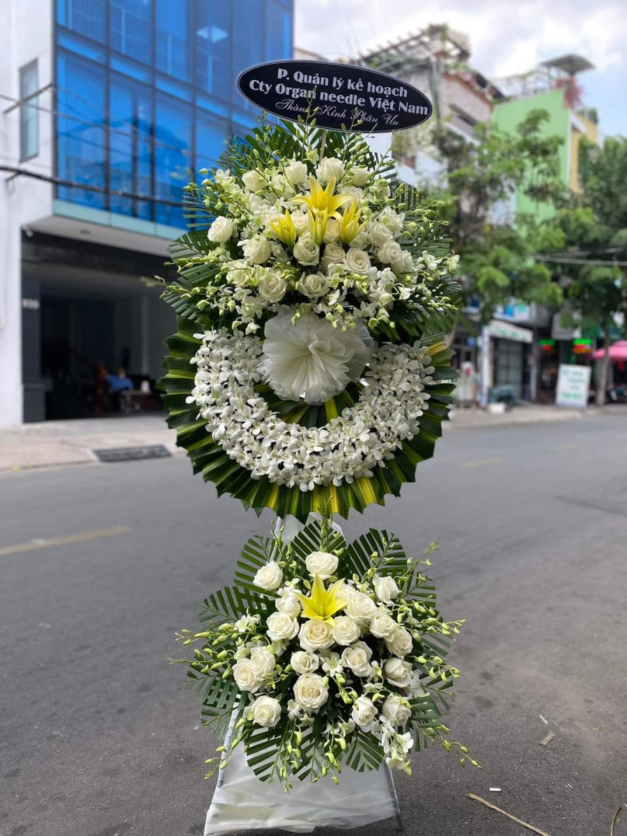 Vòng Hoa Tang Chiếc Bóng Tìm Về