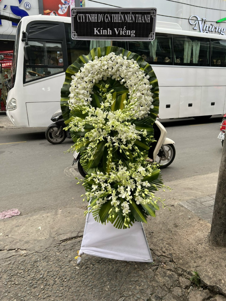 Vòng Hoa Tang Cánh Hoa Khuất Mờ