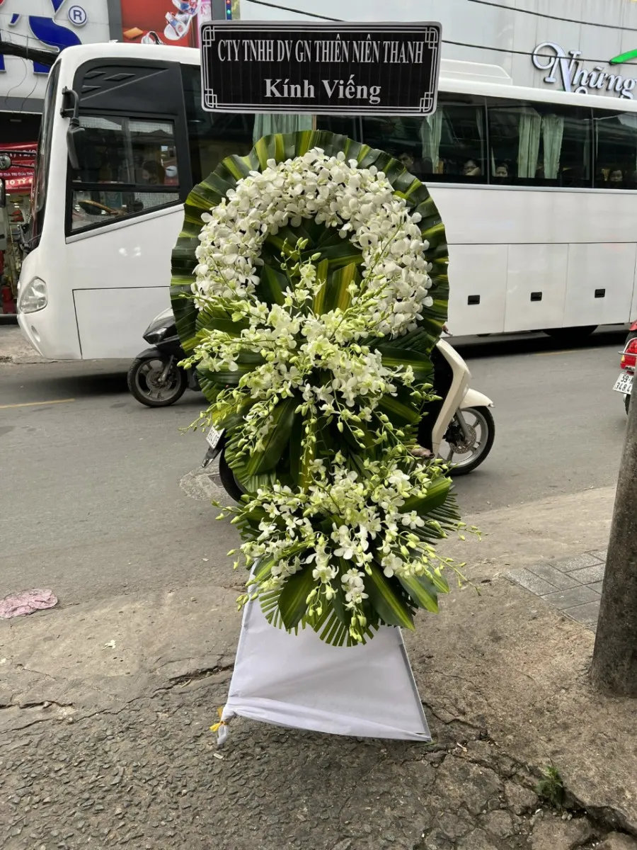 Vòng Hoa Tang Cánh Hoa Khuất Mờ