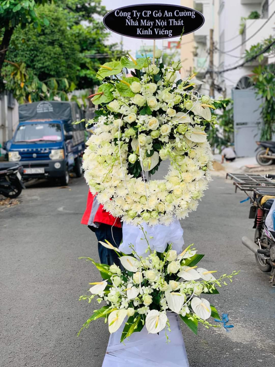 Vòng Hoa Tang Gửi Về Miền Xa