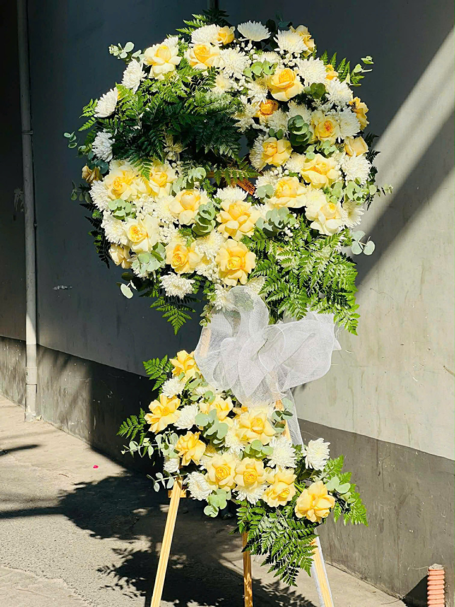 Vòng Hoa Tang Ra Đi Trong Yên Lặng