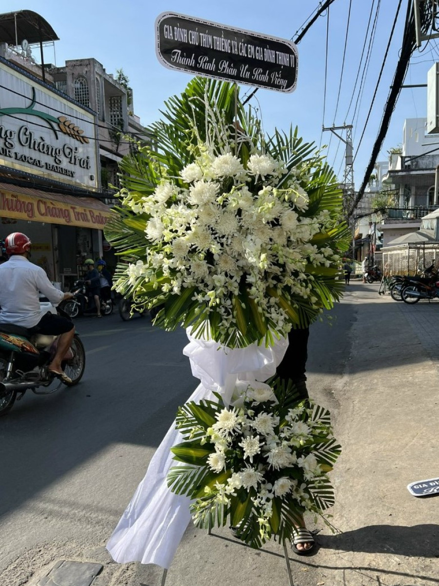 Kệ Hoa Tang Hư Vô