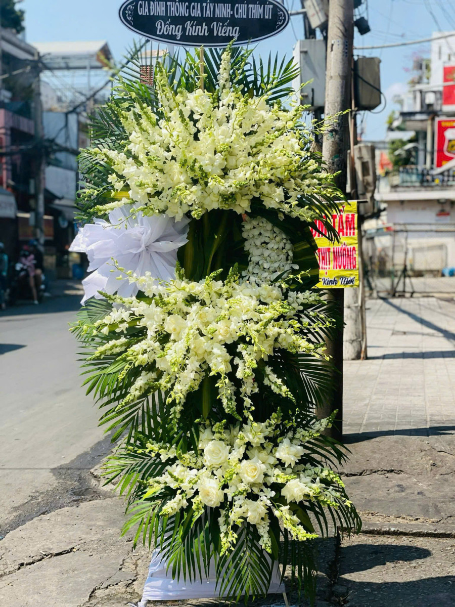 Vòng Hoa Tang Dáng Hình Xa Khuất