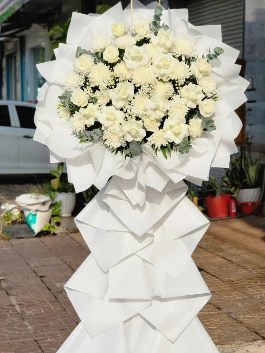 Kệ Hoa Tang Lặng Lẽ Ra Đi