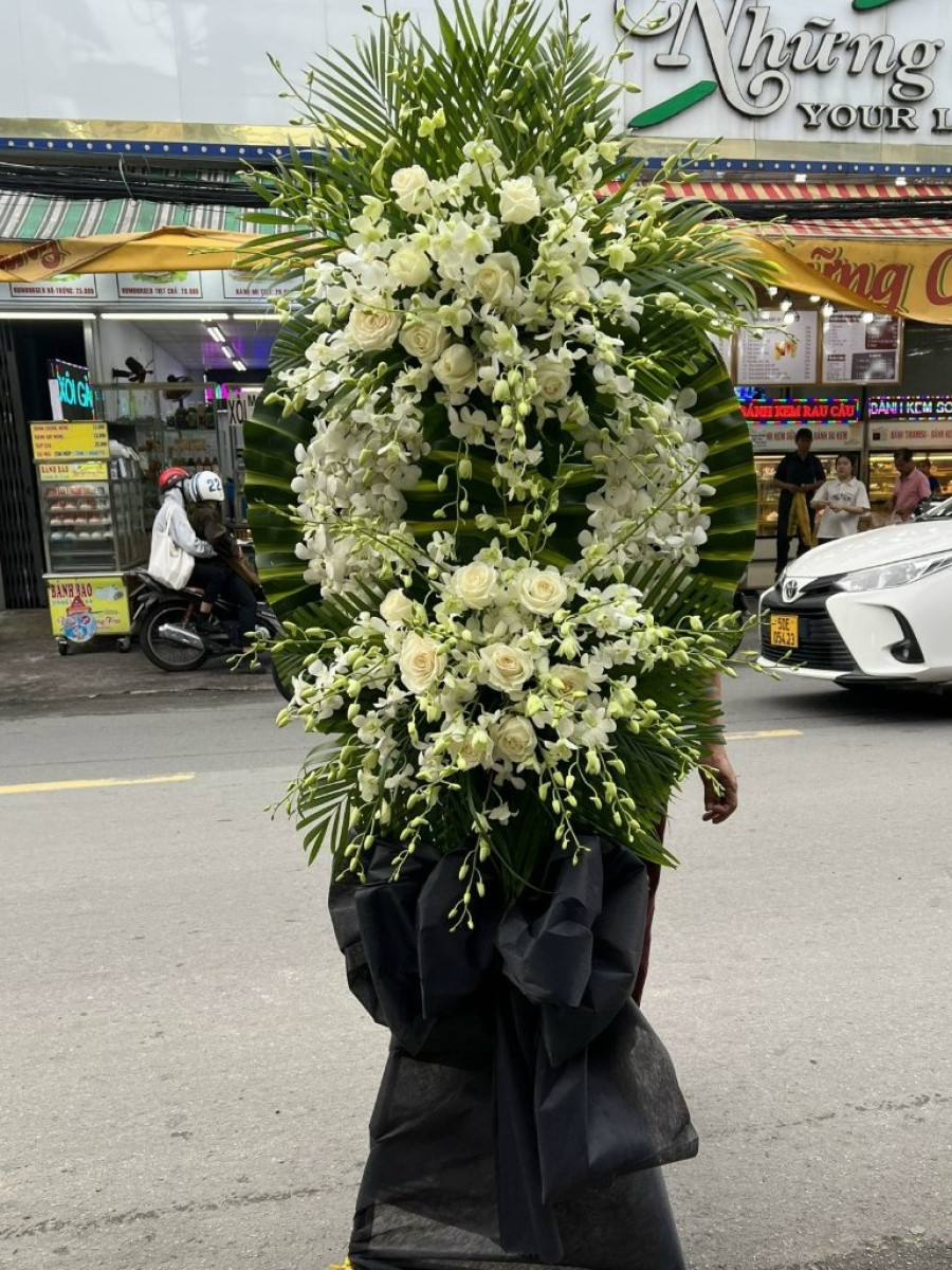 Vòng Hoa Tang Vào Miền Hư Vô