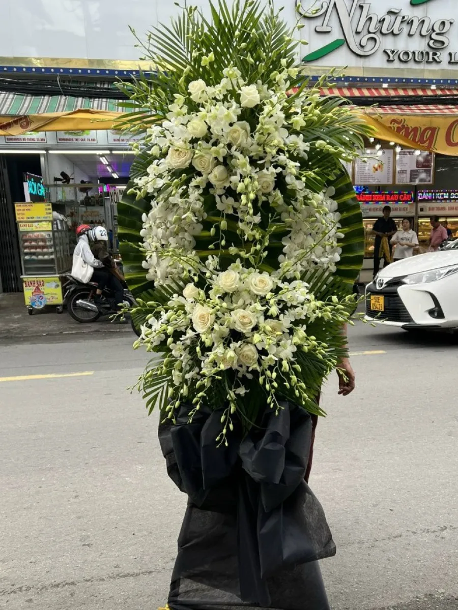 Vòng Hoa Tang Vào Miền Hư Vô