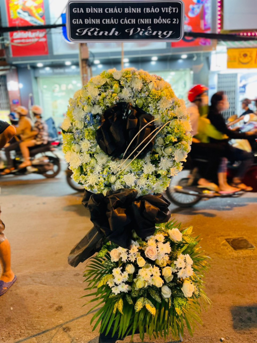 Vòng Hoa Tang Trăng Tàn