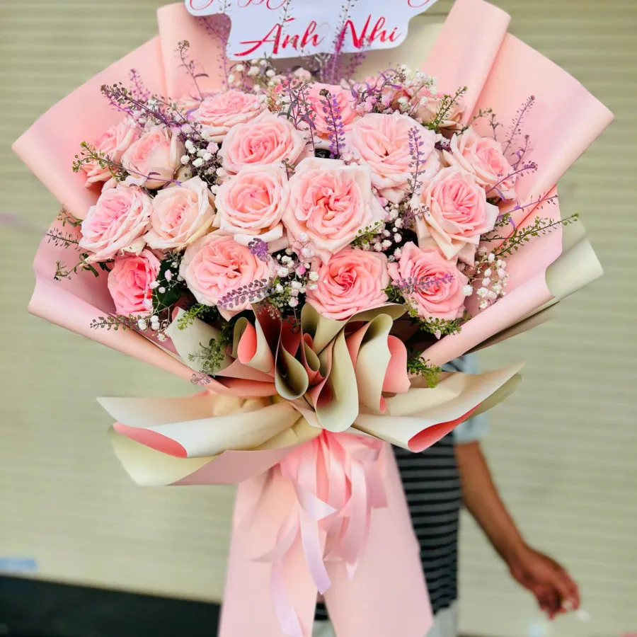 Bó hoa màu hồng ngoại