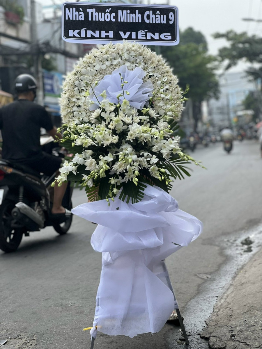 Vòng Hoa Tang Giọt Lệ Tiễn Đưa