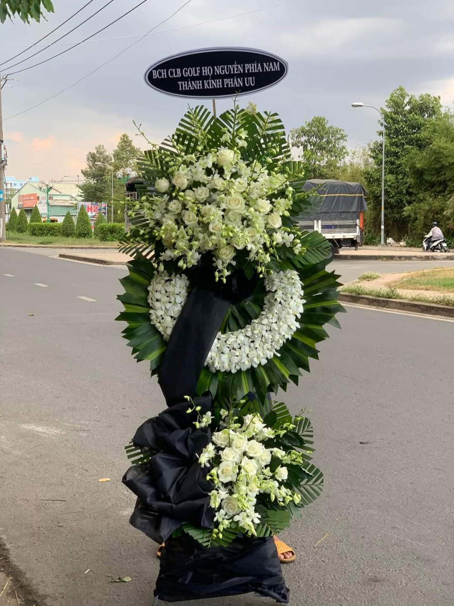 Vòng Hoa Tang Cõi Hư Vô Lặng Lẽ