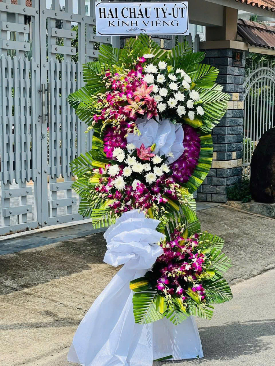 Kệ Hoa Tang Tiễn Đưa Vĩnh Viễn