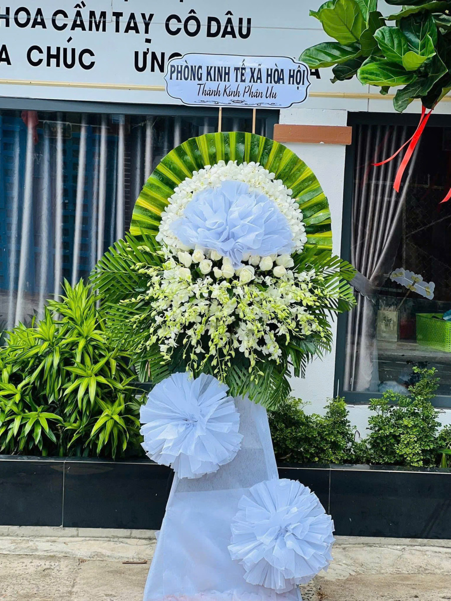 Vòng Hoa Tang Nơi Cuối Trời