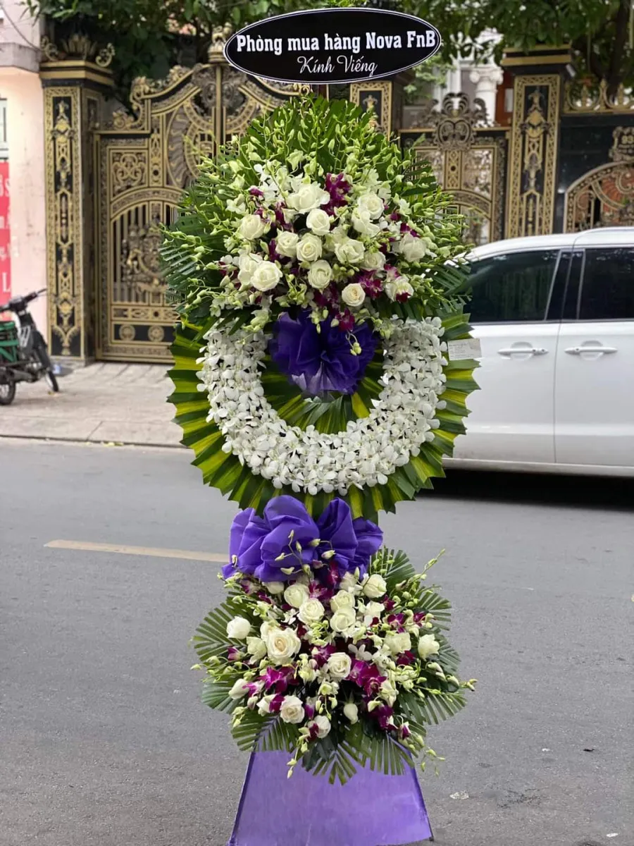 Vòng Hoa Tang Mùa Buồn