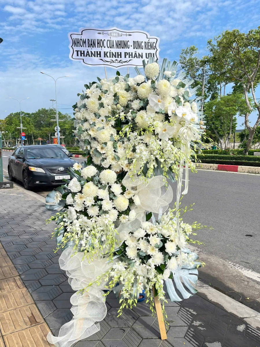 Kệ Hoa Tang Nhạt Nắng