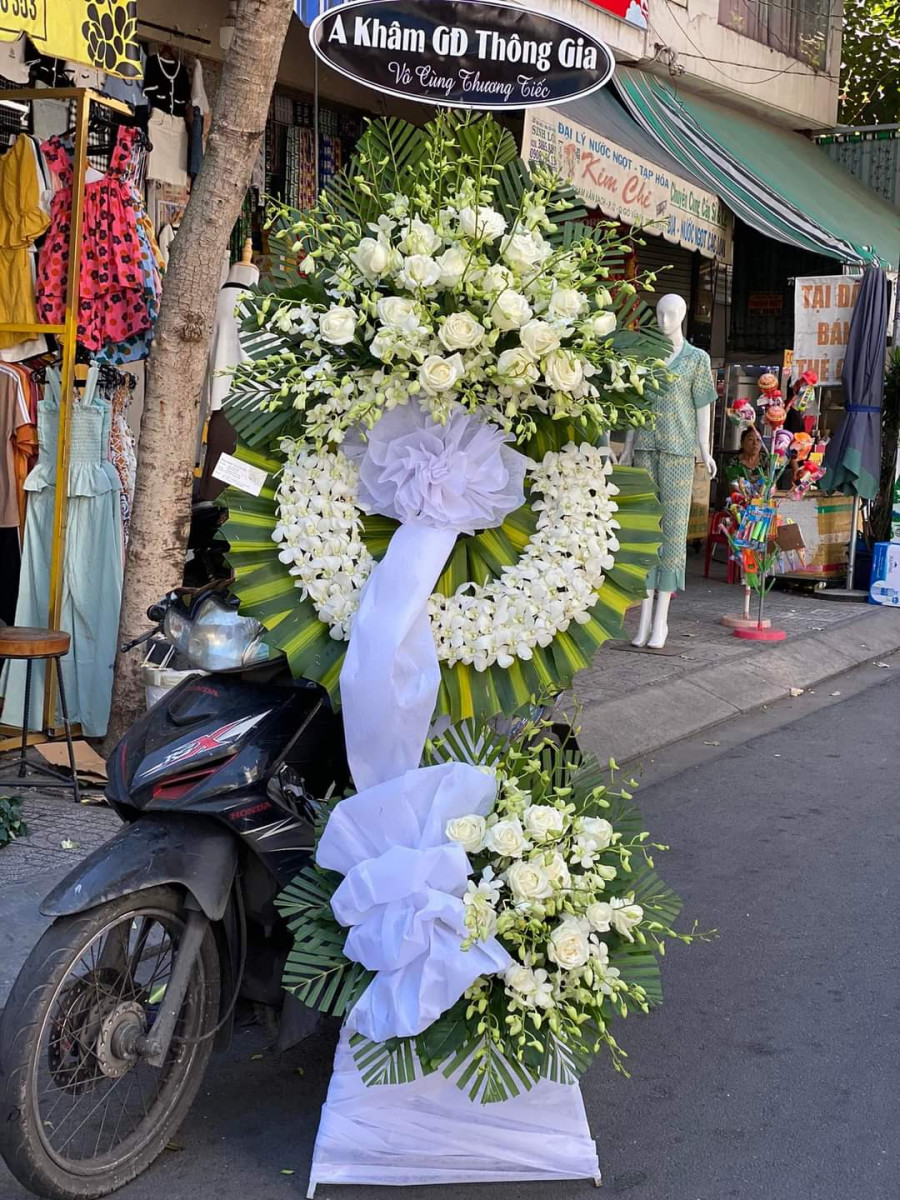 Vòng Hoa Tang Xa Rời Cõi Trần