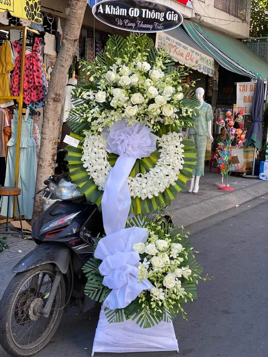 Vòng Hoa Tang Xa Rời Cõi Trần