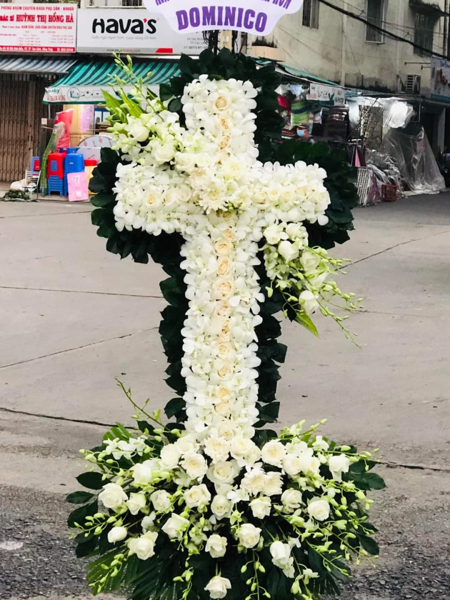 Kệ Hoa Tang Kính Nhớ