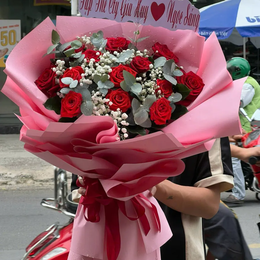 Bó hoa hồng đỏ giấy hồng