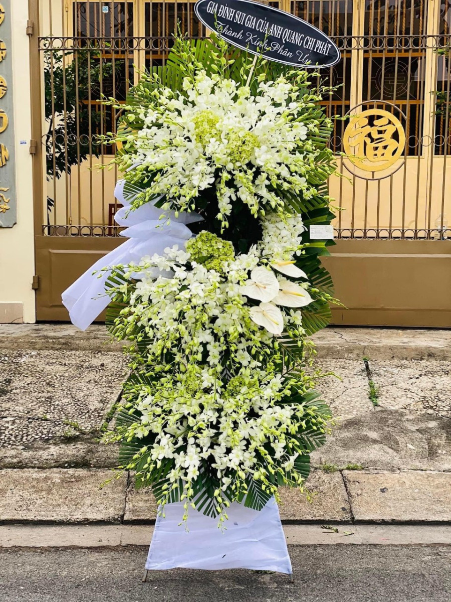 Kệ Hoa Tang Hướng Về Cõi Thiêng